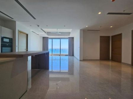Kitchen - Spacious Sea-Facing Apartment for Sale in 606 The Address