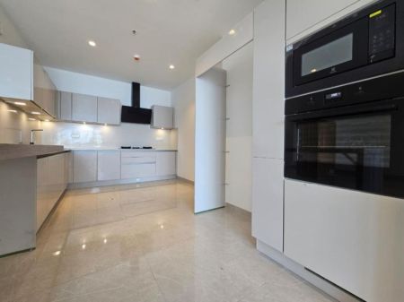 Kitchen - Spacious Sea-Facing Apartment for Sale in 606 The Address