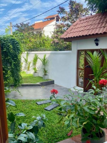 Exterior - Luxury 5 Bedroom Villa for Rent – Nawala | LKR 850,000 / Month (EM124JS)