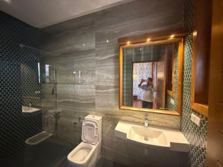 Bathroom - Ultra-Luxury 6 Bedroom Residence for Sale – Battaramulla | LKR 450,000,000 (EM140RK)