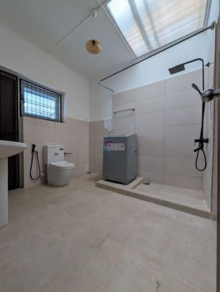 Bathroom - 3 Bedroom House for Rent in Colombo 7