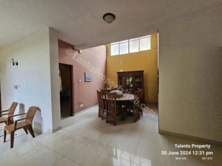 Living Room - House for Rent in Lake Road - Pelawatta | 6 Bedrooms - LKR 250,000 Per Month | KO-663