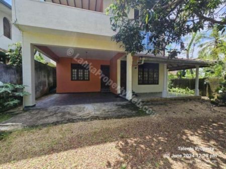 Exterior - House for Rent in Lake Road - Pelawatta | 6 Bedrooms - LKR 250,000 Per Month | KO-663