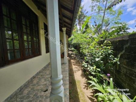 Exterior - House for Rent in Lake Road - Pelawatta | 6 Bedrooms - LKR 250,000 Per Month | KO-663