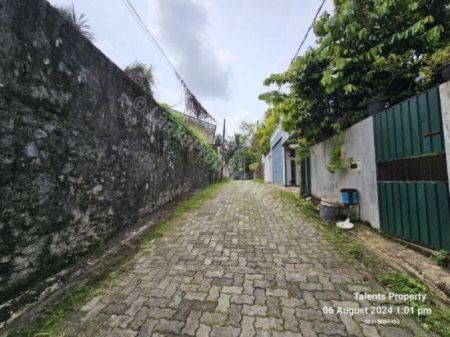 Exterior - House for Sale in Battaramulla | 2600Sqft - 11.5 Perches | LKR 47.5 Million | KO-693