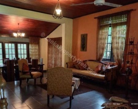 Living Room - Luxury Bungalow for Sale in New Hospital Road - Thalapathpitiya | LKR 205 Million - KO-560