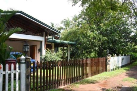 Exterior - House for Sale in Ragama | 5 BR House - 38 Perches | LKR 69 Million | KO-105