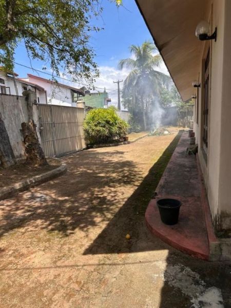 Exterior - House For Sale With Land In Pitakotte - Ideal For Commercial Use
