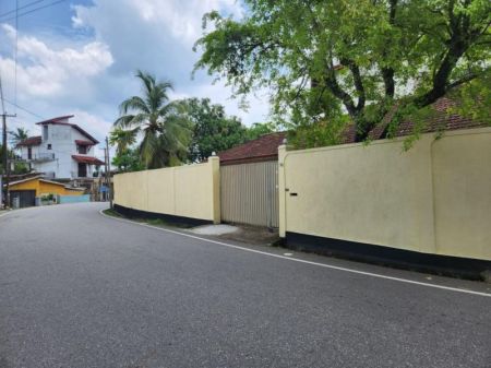 Exterior - House For Sale With Land In Pitakotte - Ideal For Commercial Use