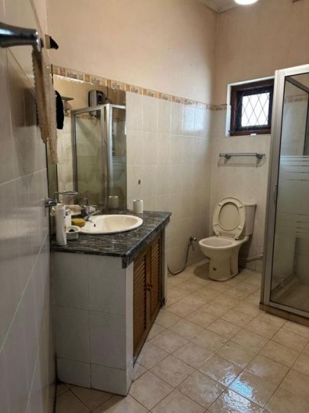 Bathroom - House For Sale With Land In Pitakotte - Ideal For Commercial Use