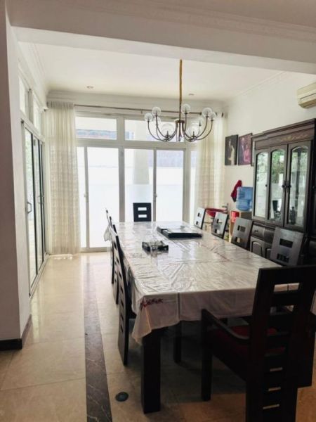 Dining room - Luxury 5 Bedrooms Furnished House For Sale in Colombo 7 - EH403