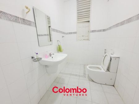 Bathroom - Colombo 3 House – Alfred House Gardens 8500 sqft House / Building on 9.01 perch Land for SALE - Colpetty