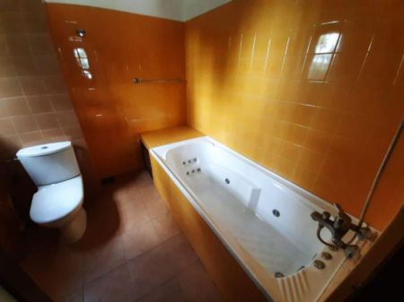 Bathroom - Spacious 5 Bedroom Furnished House for Rent at Battaramulla / LKR 250,000 /month (Negotiable) (EM004RV)