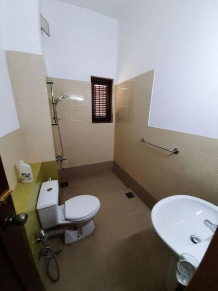 Bathroom - Spacious 5 Bedroom Furnished House for Rent at Battaramulla / LKR 250,000 /month (Negotiable) (EM004RV)