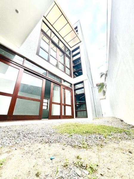 Exterior - Architecturally Designed Brand New 5 Bedroom House for Sale – Malabe, Kaduwela | LKR 56,000,000 (Negotiable) (EM013SR)