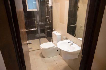 Bathroom - 3 Bedroom Fully Furnished Apartment for Rent at Luxe Highway Residencies - Kottawa / LKR 210,000 per month (EM010NV)