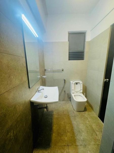 Bathroom - 3 Bedroom Apartment for Rent at Viyathpura, Thalawathugoda / LKR 130,000 per month (EM013NV)