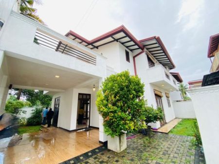 Exterior - 10.5 Perches Two Storey House for Sale in Athurugiriya