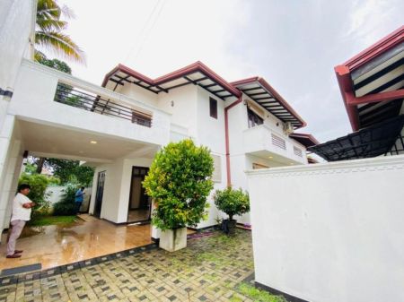 Exterior - 10.5 Perches Two Storey House for Sale in Athurugiriya