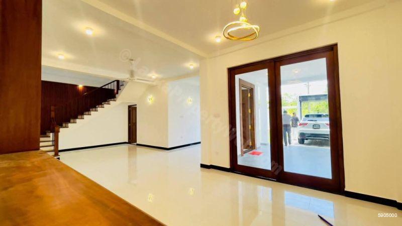 House for sale in Athurugiriya