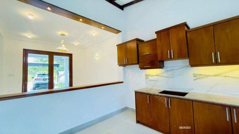 Kitchen - House for sale in Athurugiriya