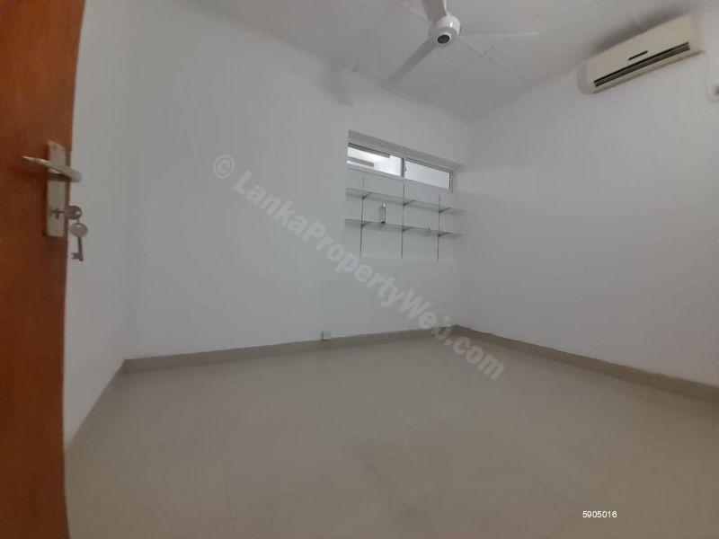 Bathroom - House for rent in Colombo 5
