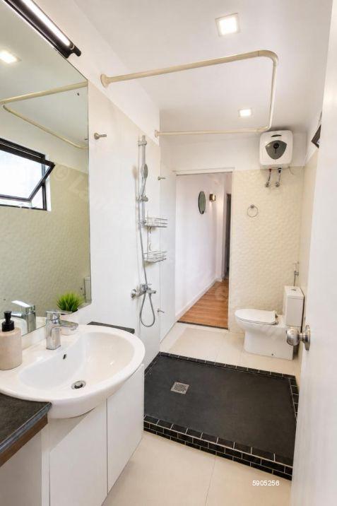 Bathroom - Apartment for sale in Colombo 5