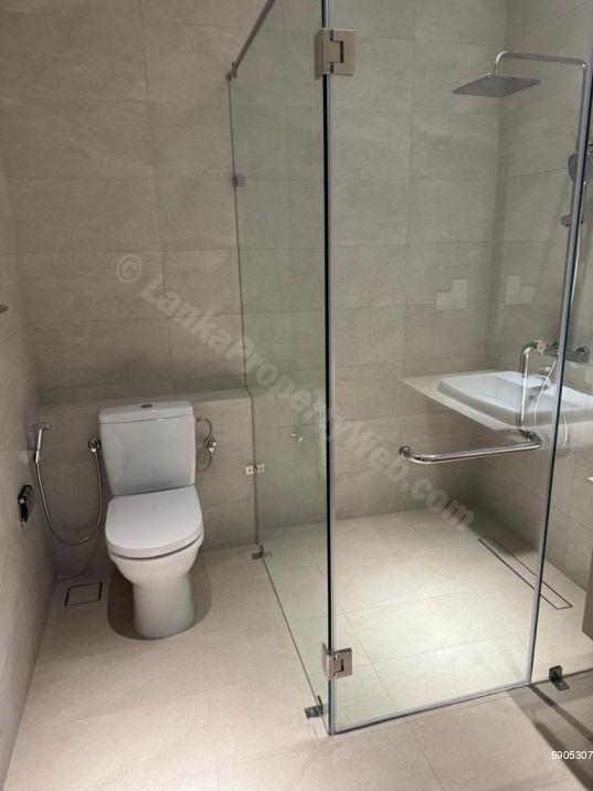 Bathroom - Apartment for rent in Colombo 3