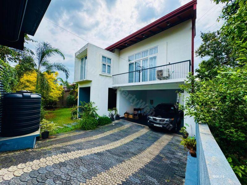 Exterior - House for sale in Thalawathugoda