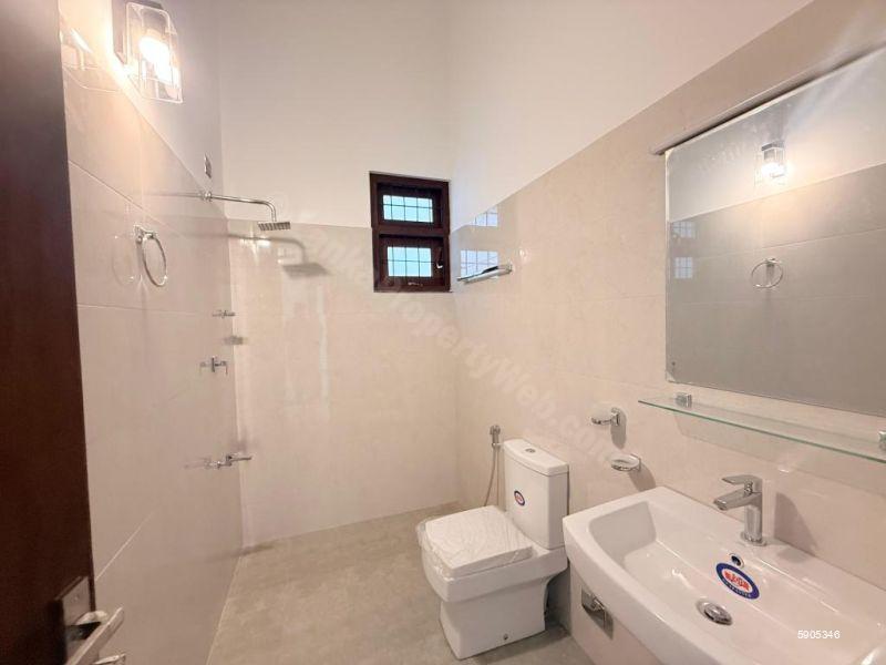 Bathroom - House for sale in Malabe