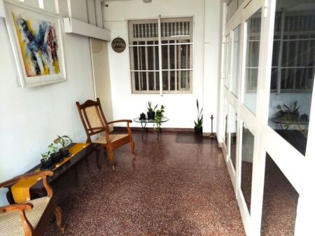 Living Room - Prime 6-Bedroom House for Sale – Kalubowila