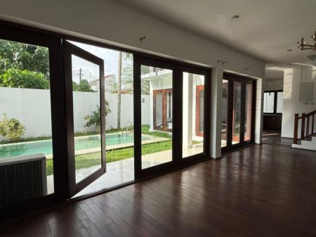Exterior - Solar Powered 6 Bedroom House for Rent in Pelawatta, R221004