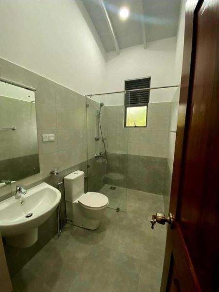Bathroom - Super Luxury 2-Story House with Rooftop – For Sale in Kesbewa - EH358