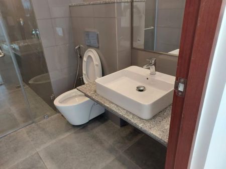 Bathroom - Iconic Galaxy/lake and Parliament view/2beds/Apartment for sale in Rajagiriya 