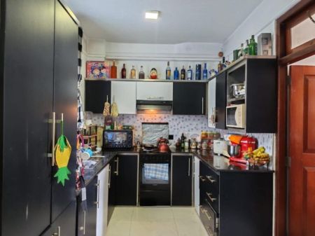 Kitchen - Golden Arc/Railway Avenue/2088sqft/unfurnished/03beds/for sale in Nugegoda