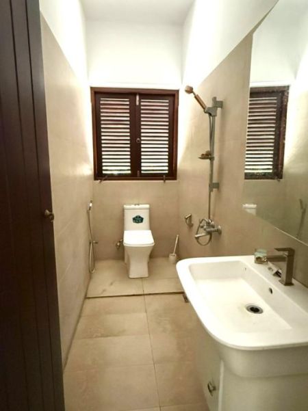 Bathroom - Luxury House with Swimming Pool for Rent – Thalawathugoda