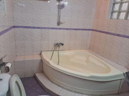 Bathroom - 2 Story House For Sale in Rosmead Place, Colombo 7 - EH387
