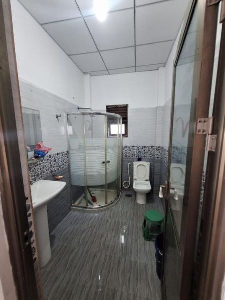 Bathroom - Single Story 4 Bedrooms House For Sale in Piliyandala - EH392