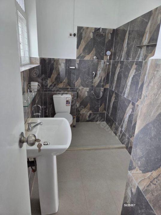 Bathroom - House for rent in Colombo 7