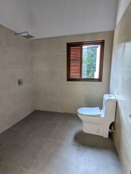 Bathroom - Luxury Two-Storey House for Sale in Malabe (Pittugala) - EH400