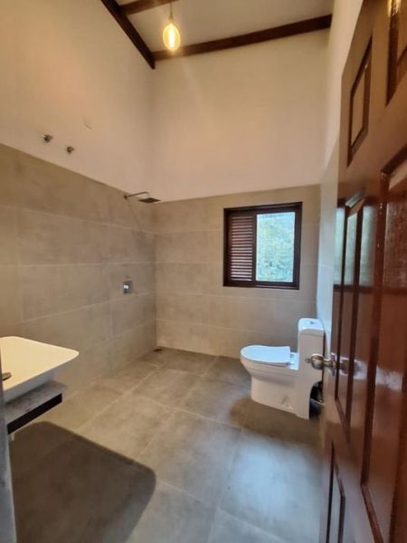Bathroom - Luxury Two-Storey House for Sale in Malabe (Pittugala) - EH400