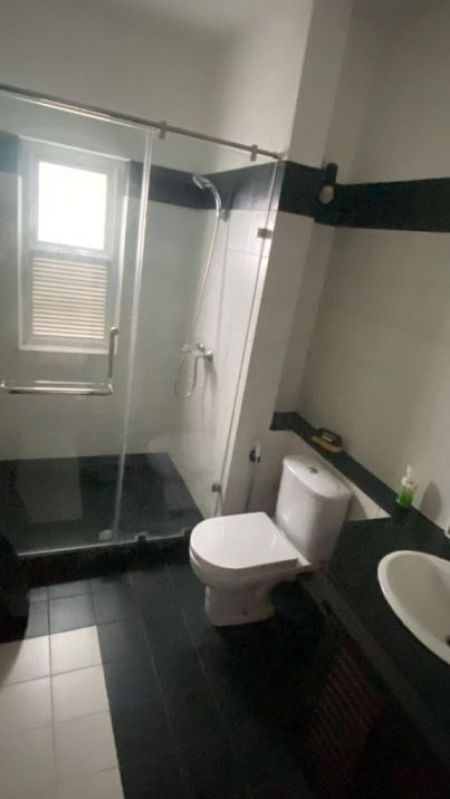 Bathroom - Luxury Two-Storey House for Rent in Thalawathugoda - EH401