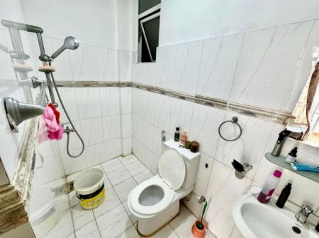 Bathroom - Bluemet/03beds/for sale in Colombo-06/Wellawatta. 