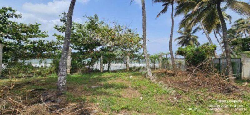 Land with house for sale in Matara