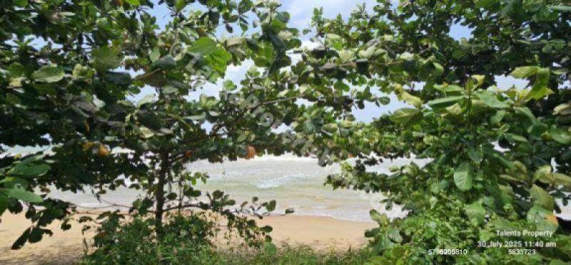 Land with house for sale in Matara