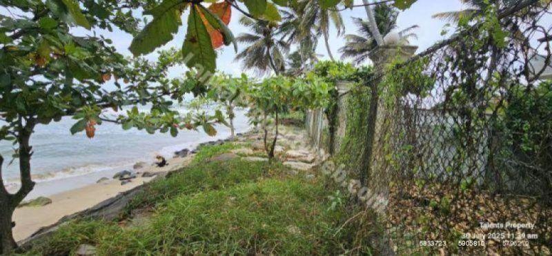Land with house for sale in Matara