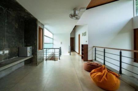 Living Room - Luxury Spacious house with Furniture is Available for Lease in kelaniya