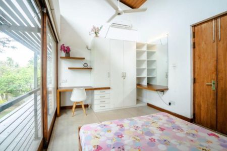Bedroom - Luxury Spacious house with Furniture is Available for Lease in kelaniya