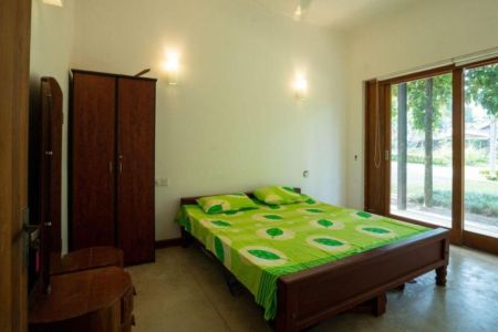 Bedroom - Luxury Spacious house with Furniture is Available for Lease in kelaniya