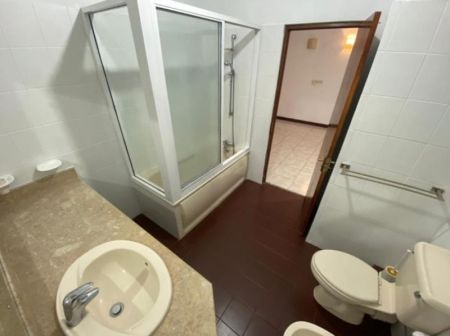 Bathroom - Windsor Tower- 03 Bedroom Unfurnished Apartment for Sale in Colombo 07 (A2563)